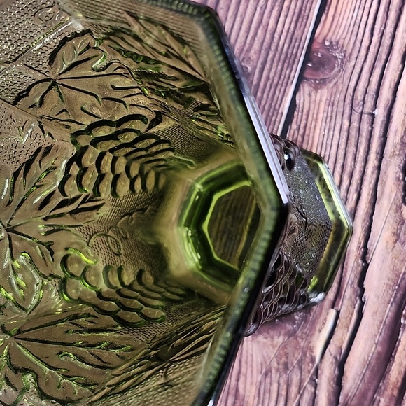 Vintage Anchor Hocking Avocado Green Footed Grape Glass vase - Picture 15 of 16